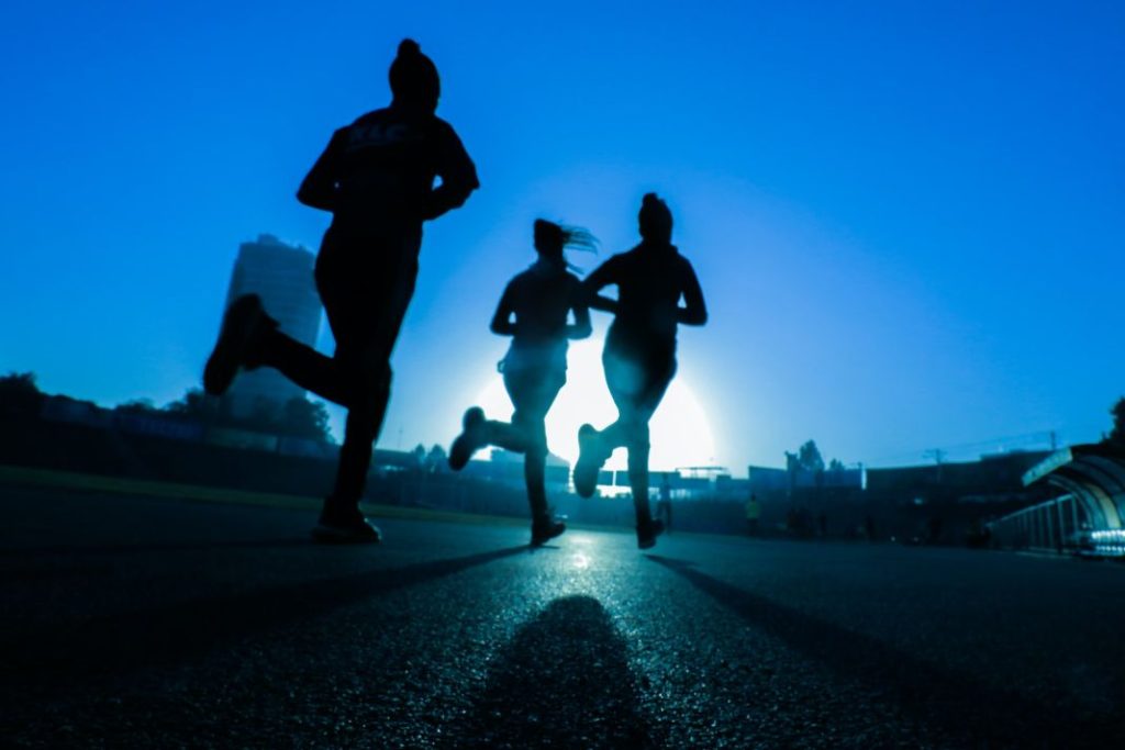 Cardio o pesas: el ejercicio que te permitirá quemar más calorías es este 1 Vida.es Cardio o pesas: el ejercicio que te permitirá quemar más calorías es este