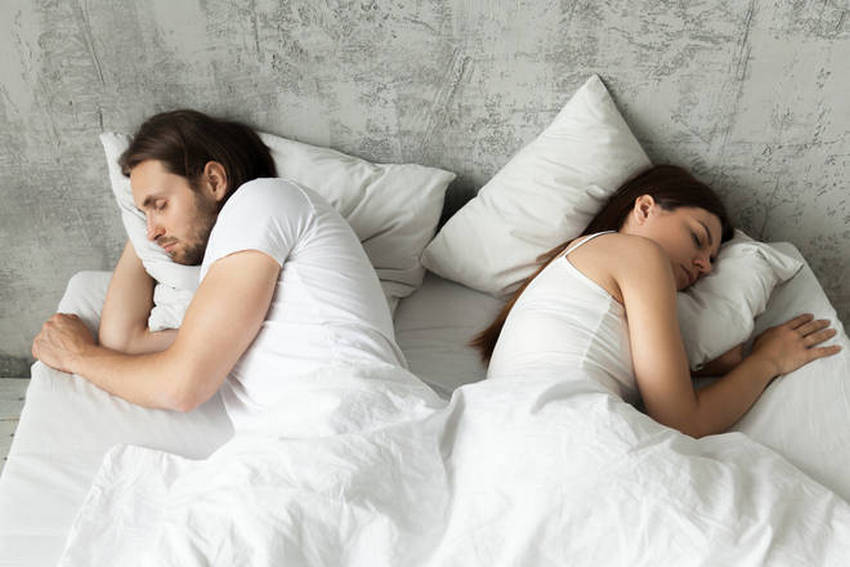 Esto es lo que opinan los psicólogos sobre dormir en pareja juntos o en camas separadas 1 Vida.es Un "divorcio del sueño" puede hacerte bien