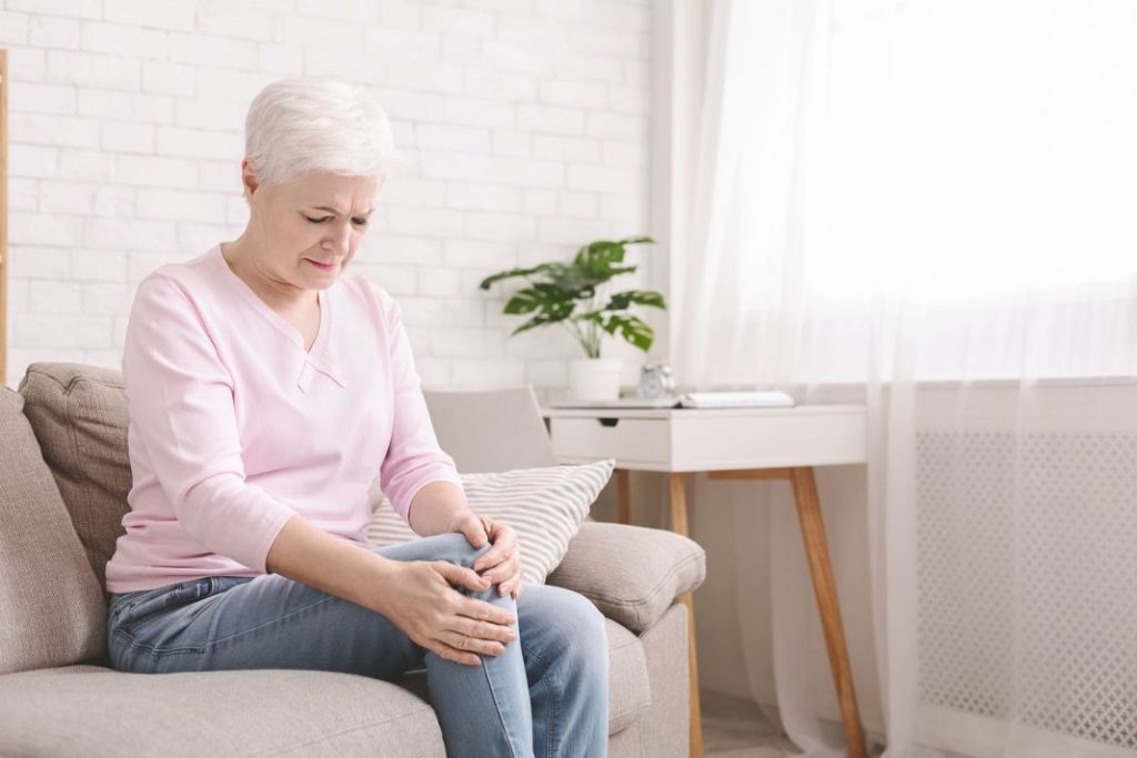 Por qué a las personas mayores les fallan las piernas 1 Vida.es Sensación de debilidad en las piernas
