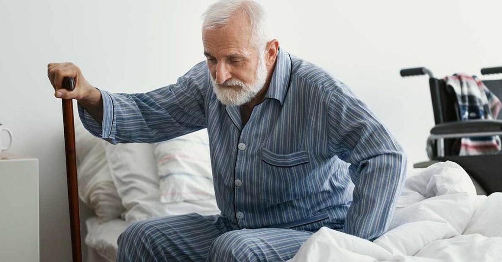 Cómo evitar que la gente mayor tenga que ir al baño de noche 1 Vida.es Nicturia: Constantes ganas de ir al baño de noche