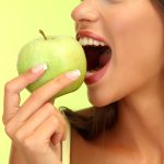 5 beneficios de la manzana para tu piel que deberías conocer
