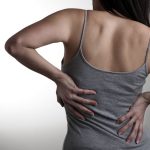 Así puedes calmar el dolor de espalda producido por los tacones