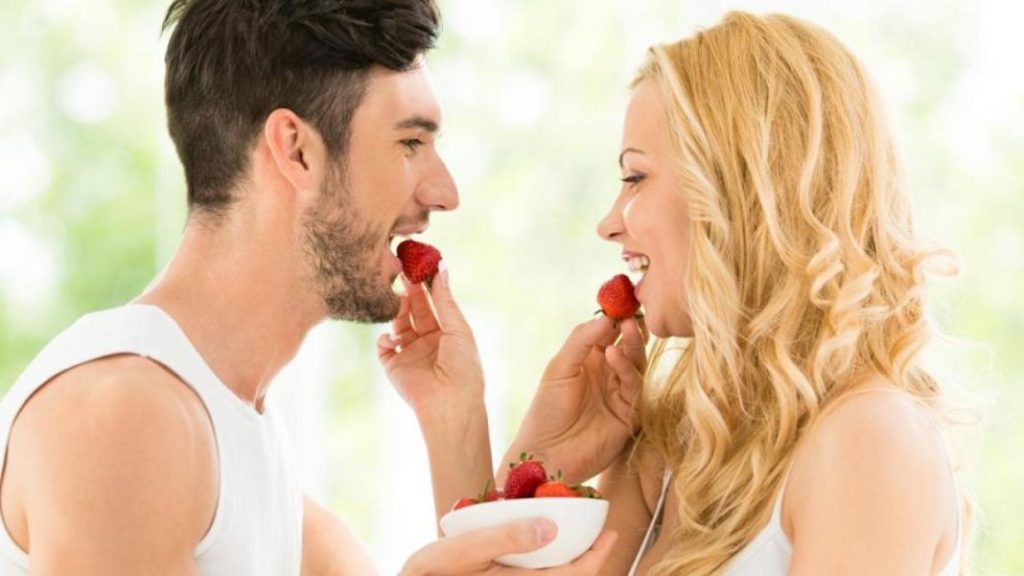 Frutas afrodisíacas que ayudan a despertar el deseo de forma natural 1 Vida.es ¿Qué es un afrodisíaco?