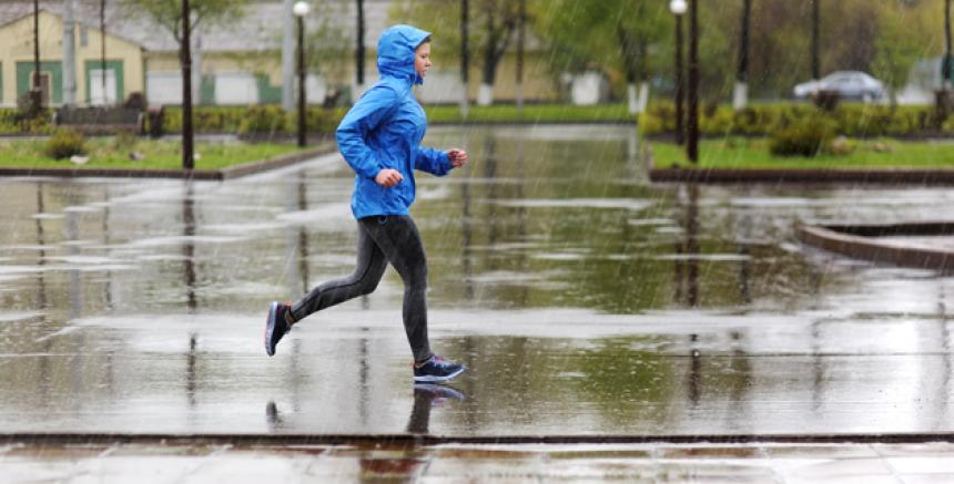 Lo que debes saber antes de salir a correr con lluvia 1 Vida.es Correr con lluvia fortalece el sistema inmunológico
