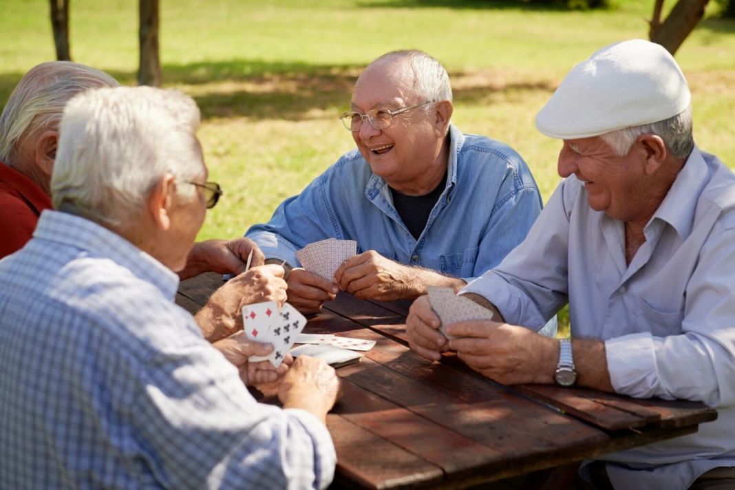 Grupos de apoyo para adultos mayores, una ayuda para sobrellevar la pérdida de un ser querido