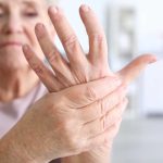 Artritis: 5 claves para reducir el dolor en adultos mayores
