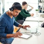 Beneficios de escuchar música mientras trabajas
