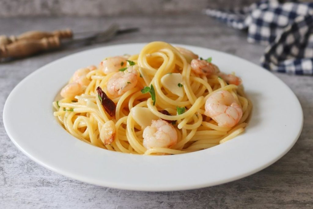 Cómo hacer unos deliciosos espaguetis con gambas en 10 minutos 1 Vida.es ¿Qué nutrientes hay en una pasta integral con gambas?