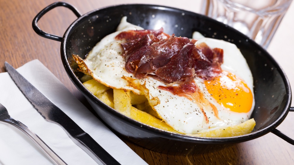 Los huevos rotos españoles son una receta deliciosa