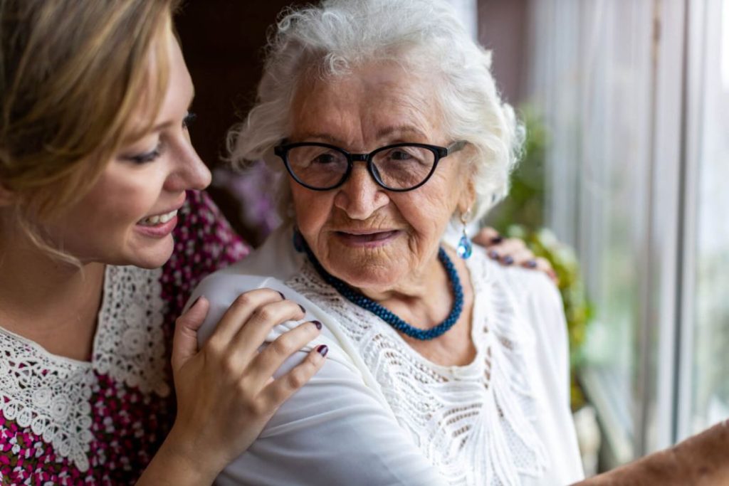 ¿Cómo encontrar al cuidador para personas mayores adecuado? 