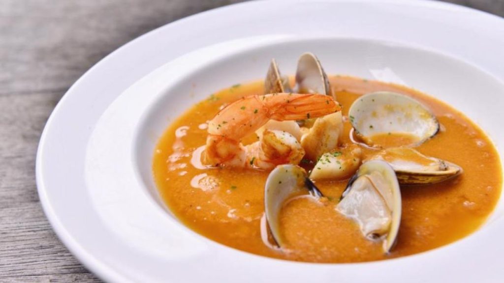 La sopa de marisco de Arguiñano que está para chuparse los dedos 1 Vida.es Beneficios de la sopa de pescado