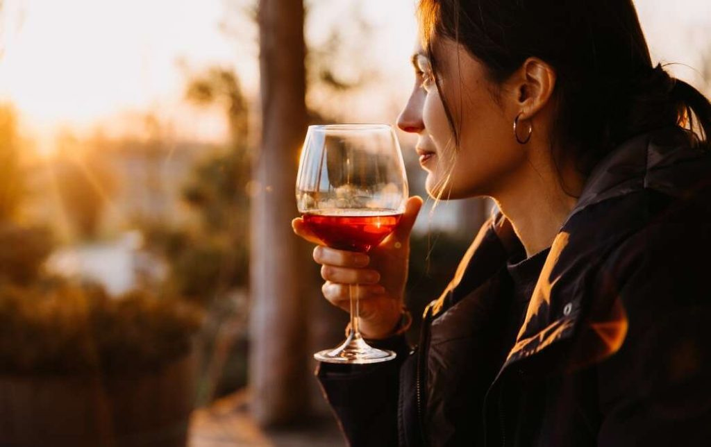 Lo que tienes que saber antes de beber vino 1 Vida.es Beber vino tiene un efecto positivo en la salud