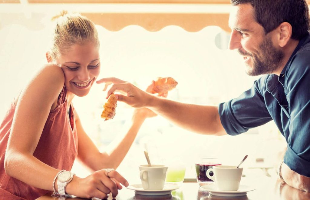 Cómo saber si gustas a alguien solo por sus gestos 1 Vida.es Gestos y expresiones faciales: el poder del lenguaje corporal