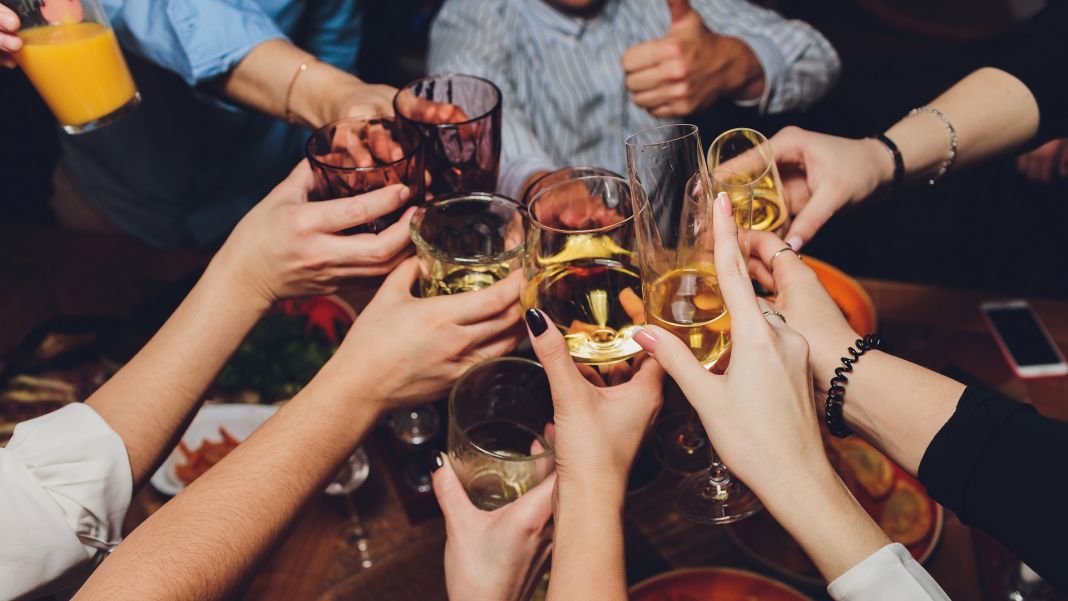 Tres trampas alimenticias que pueden sabotear tu primavera 4 Vida.es LAS BEBIDAS ALCOHÓLICAS: EL ENEMIGO OCULTO DE LA PRIMAVERA