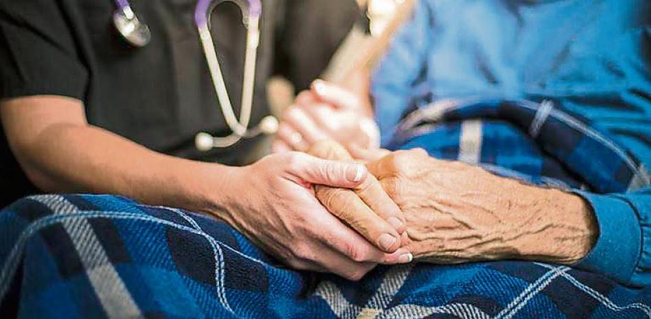 Mejores consejos para acoger a una persona mayor en casa 1 Vida.es ¿Qué tienes que hacer cuando estás cuidando a un ser querido en casa?