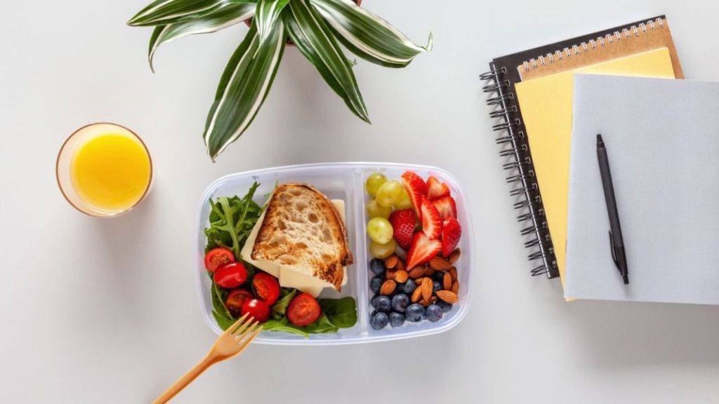 Cómo comer en el trabajo de forma sana y saludable 1 Vida.es Nutrición en el trabajo