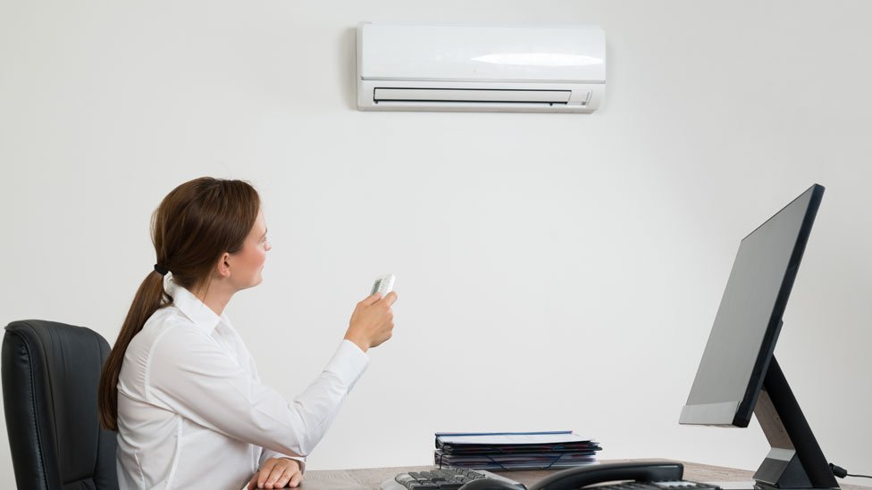 Cómo ajustar el aire acondicionado en la oficina para evitar disputas 1 Vida.es Establece una temperatura promedio