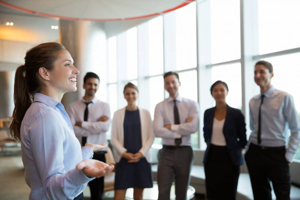 7 estrategias para construir relaciones duraderas en tu empresa 3 Vida.es Mantener un diálogo bidireccional entre las partes
