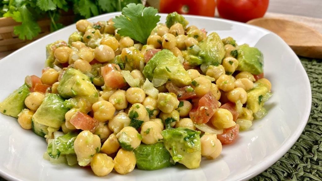 La ensalada de garbanzos y aguacate que no dejarás de hacer en verano 1 Vida.es Origen