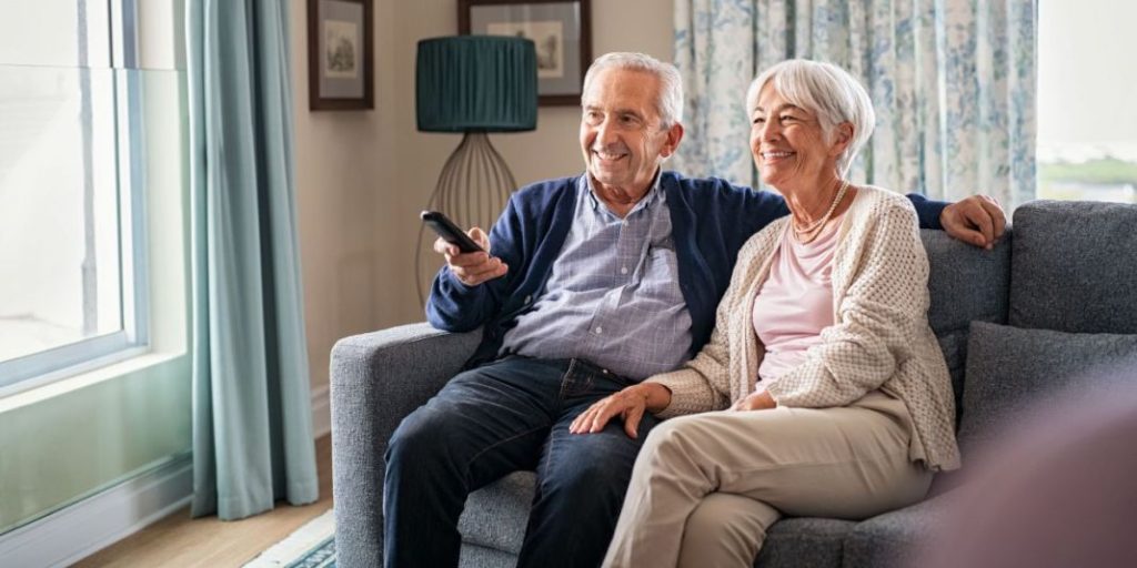 Por qué ver televisión no sería bueno para la gente mayor 1 Vida.es Sedentarismo y falta de actividad física