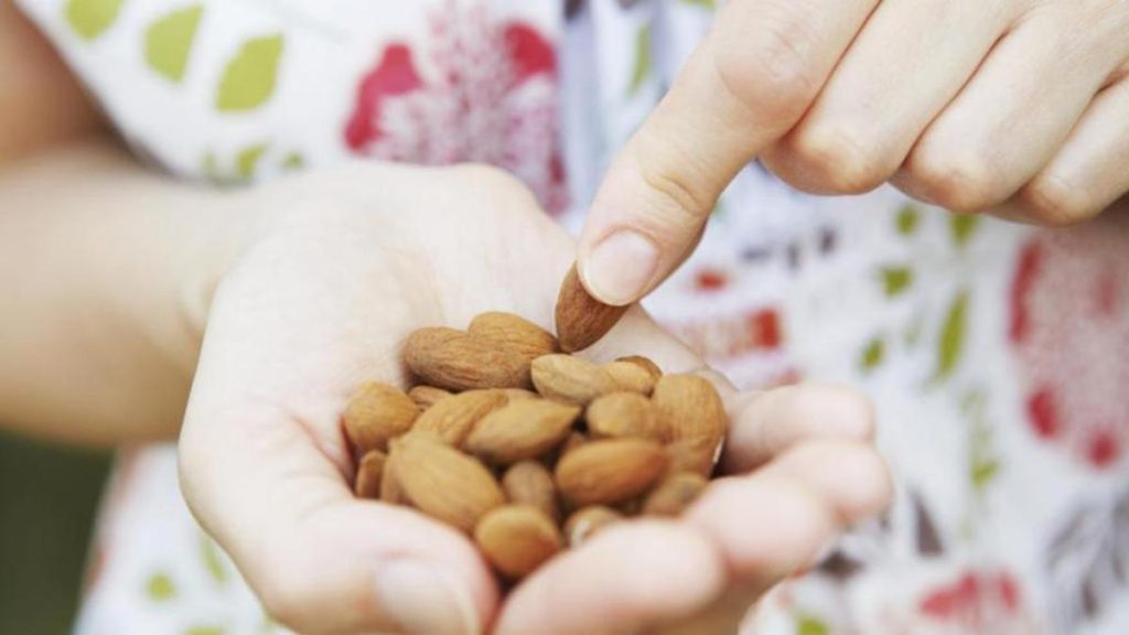 Si comes muchos frutos secos deberías saber esto: así es como afectan a nuestro cuerpo 4 Vida.es Combinación de frutos secos con otros alimentos