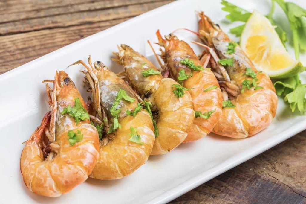 Ya puedes preparar esta receta de gambas al ajillo en la freidora de aire: Es así de fácil 5 Vida.es Consejos adicionales para cocinar en la freidora de aire