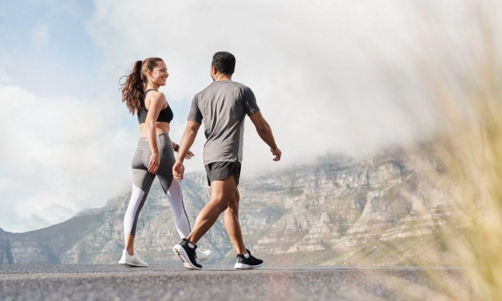 Estos son los 10 beneficios por los que los médicos recomiendan caminar 1 Vida.es Fortalece el corazón y mejora la salud cardiovascular