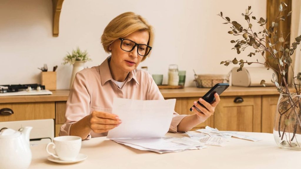 Estos son algunos de los beneficios de contratar un seguro de decesos para las personas mayores 4 Vida.es Servicios de asistencia telefónica las 24 horas