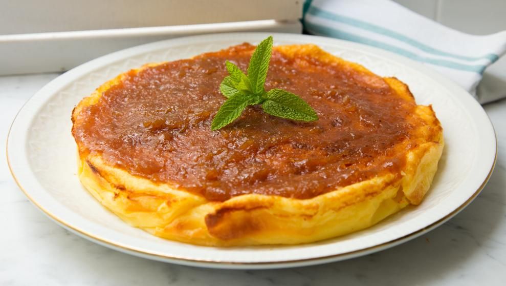 La receta de Paco Roncero de tarta de queso manchego con mermelada de tomate