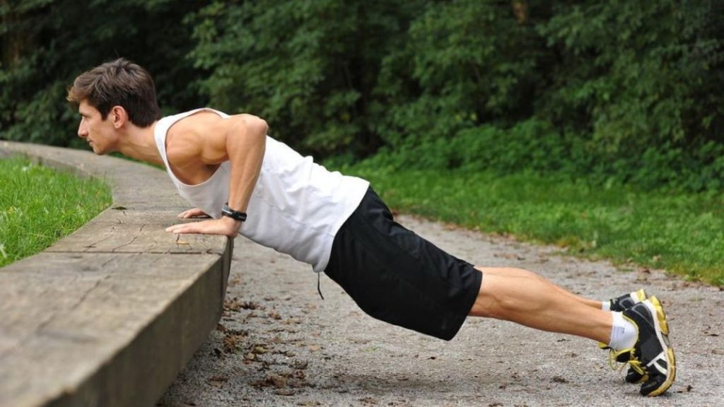 Oye, un ratito al día es todo lo que hace falta para poner el cuerpo a punto sin pisar el gimnasio. Te enseñamos cómo 1 Vida.es El poder de los ejercicios cardiovasculares