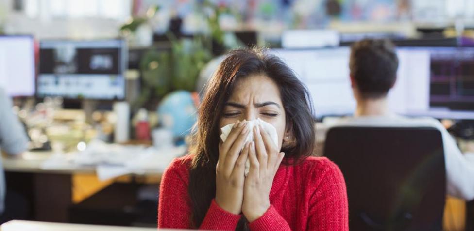 Si estás resfriado, sigue estos consejos para sobrellevarlo 3 Vida.es Alivia la congestión nasal con soluciones salinas
