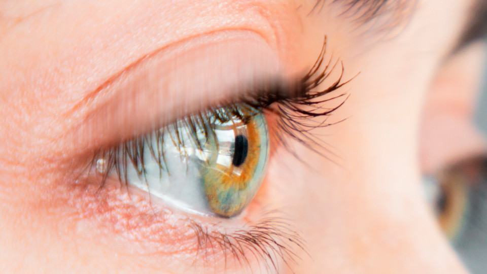 Que te tiemblen los párpados tiene varias causas y soluciones 1 Vida.es Estrés y fatiga como causas comunes de los temblores en los párpados