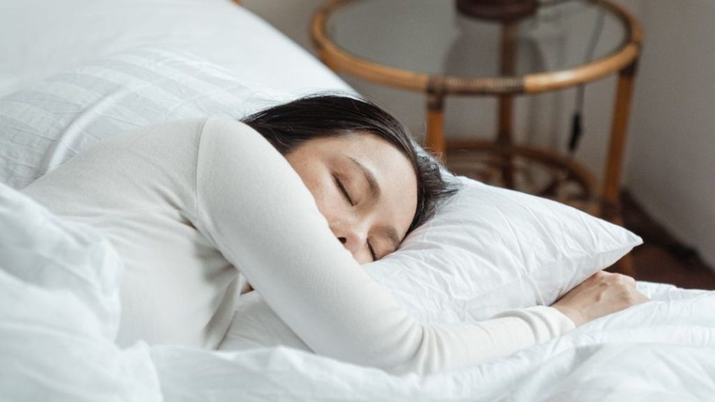 Evita las siestas prolongadas durante el día