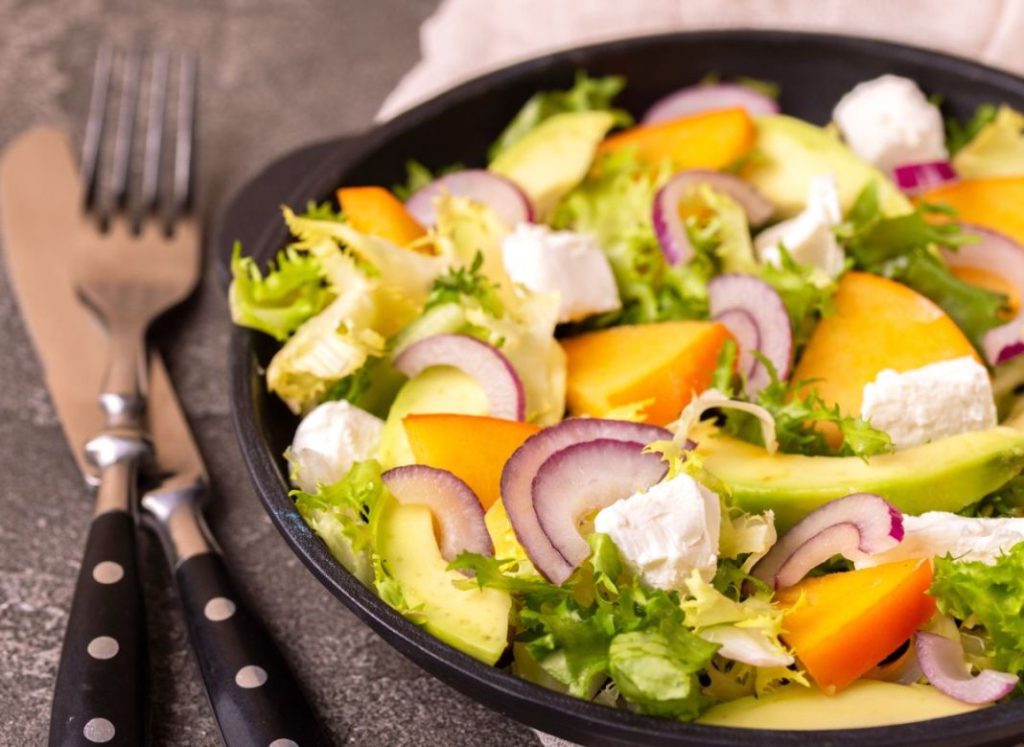 Beneficios de la escarola, un alimento antiinflamatorio ideal para tu corazón 5 Vida.es Contribuye a la pérdida de peso y al control del apetito