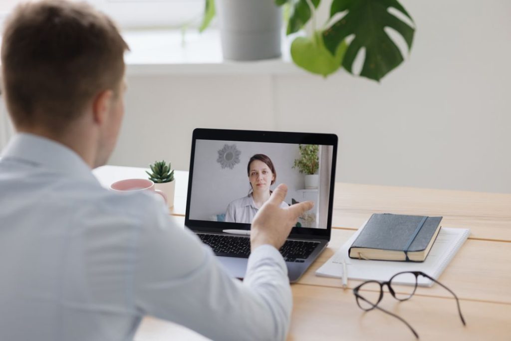 Descubre la terapia virtual: cómo funciona y ayuda a la salud de tu mente 2 Vida.es Herramientas tecnológicas utilizadas en la terapia virtual