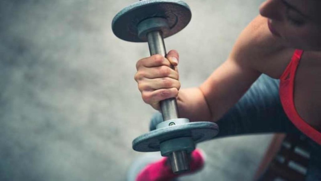 Los principales errores a evitar cuando haces ejercicios de levantar pesas 3 Vida.es No darle importancia al descanso y la recuperación