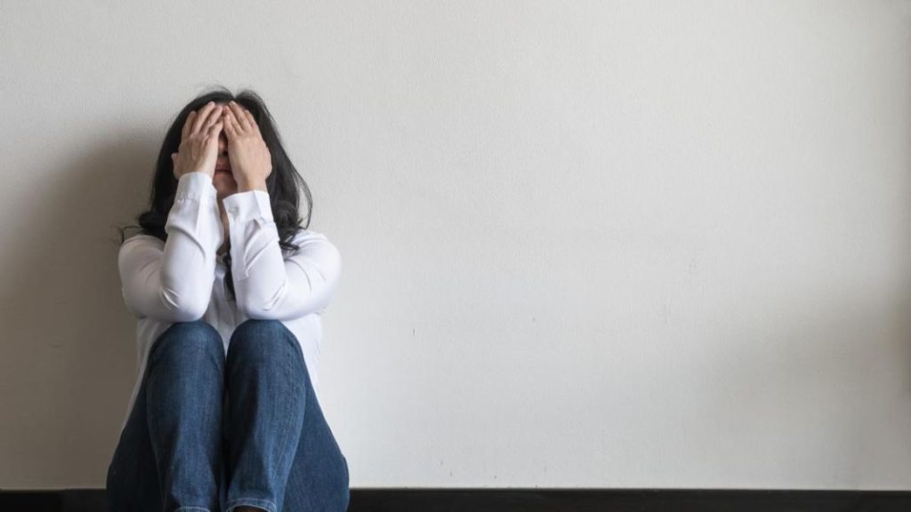 ¿Por qué el riesgo de depresión aumenta durante la menopausia? 3 Vida.es Importancia de la atención integral y el apoyo emocional