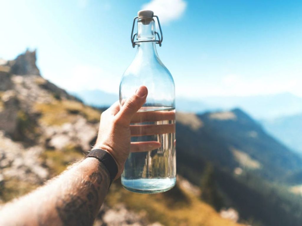Cómo limpiar correctamente tu botella de agua reutilizable 3 Vida.es Manten una rutina de limpieza consistente Vida.es