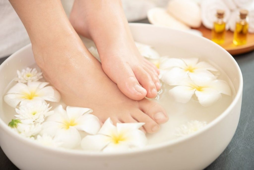 Beneficios de remojar los pies en agua tibia con vinagre 3 Vida.es Recomendaciones para un remojo de pies efectivo y seguro